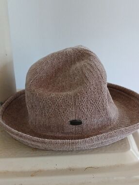 Liz Claiborne Tan Brown Knit Bucket Hat